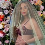 Grávida, Beyoncé posa nua para quebrar de novo a internet