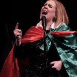 Adele diz que pode parar de fazer turnês: ‘Não sou boa nisso’