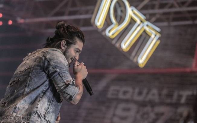 Luan Santana subiu ao palco do Rio de Janeiro e recebeu Emily no palco