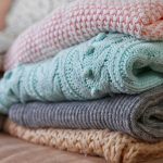 Veja dicas de como reorganizar o guarda-roupa para o inverno