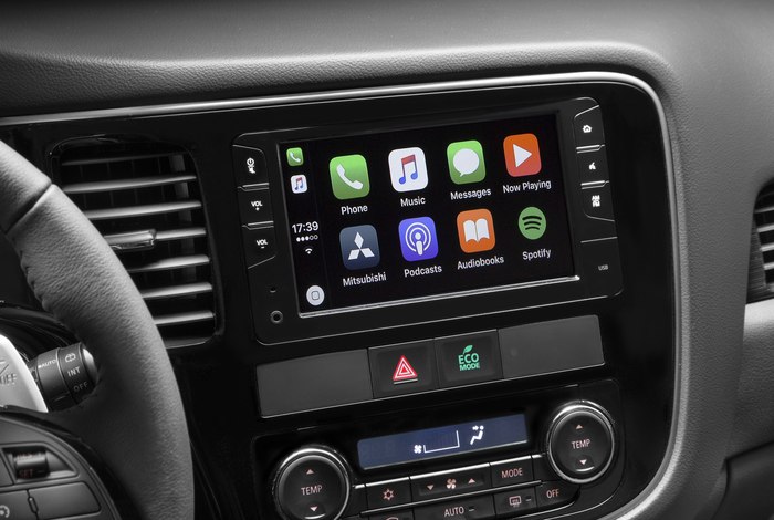 A central mutimídia se apresenta sob interface de sete polegadas com os sistemas Android Auto e Apple CarPlay. O áudio tem som premium sound