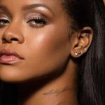 Rihanna bate recorde com cinco músicas no topo da parada Dance Club