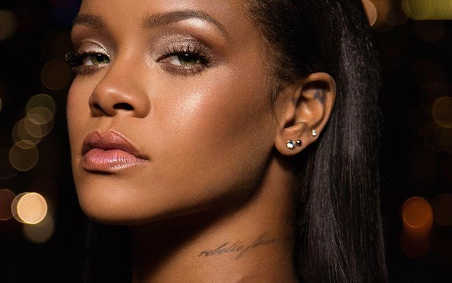 Rihanna é a primeira a ter cinco músico em primeiro lugar no ranking Dance Club da Billboard em um ano