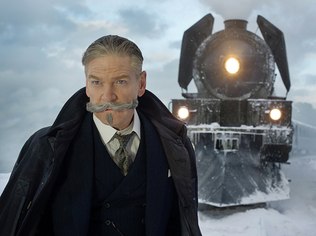 Kenneth Branagh em cena de Assassinato no Expresso do Oriente