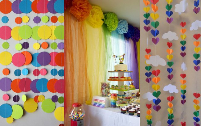 Cortinas para a mesa do bolo ou para decoração de paredes podem ser feitas com diferentes tipos de materiais
