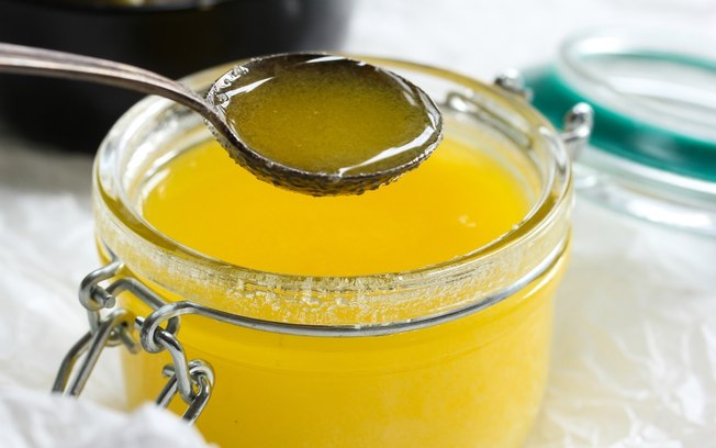 Manteiga ghee pode ser feita em casa e combina com receitas doces e salgadas