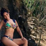 Carol Nakamura curte férias com namorado em Fenando de Noronha