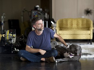 Paul Thomas Anderson no set de 