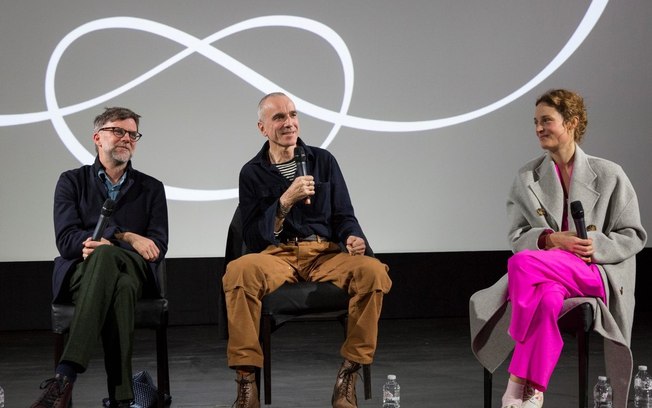 Paul Thomas Anderson%2C Daniel Day Lewis e a atriz Vicky Krieps durante uma sessão de perguntas e respostas sobre 