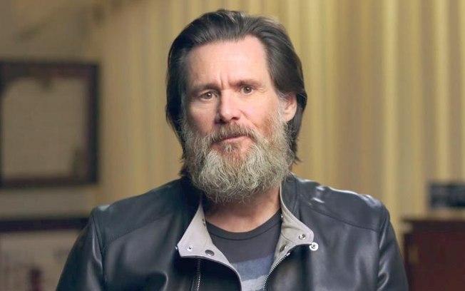 Longe dos cinemas, Jim Carrey tem se dedicado aos desenhos políticos onde critica a administração de Trump