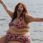 ‘Me sinto sexy no meu corpo’: Plus size dá lição de autoestima após bullying