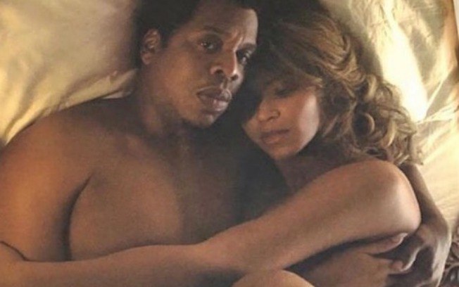 Beyoncé e Jay-Z posam de forma íntima e picante para livro da turnê On The Run II