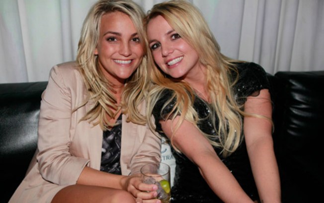 A irmã de Britney Spears, Jamie Lynn, se envolveu em uma polêmica após filha ser fotografada com arma na mão