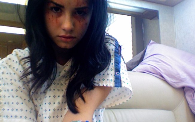 Demi Lovato foi internada com suspeita de heroína