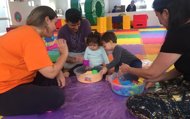 Para trabalhar o desenvolvimento infantil de forma geral, são propostas para as crianças atividades físicas e cognitivas