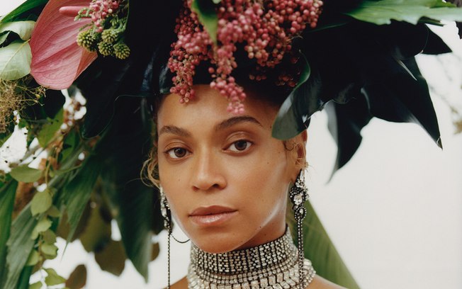 Beyoncé estrela capa histórica da Vogue