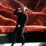 Bono ironiza eleição de Bolsonaro durante show do U2 em Belfast